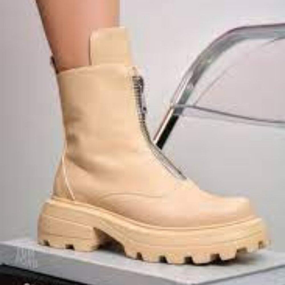 CAPE ROBBIN KYNDALL - Platform Combat Chunky OFF WHITE BOOTIES 10